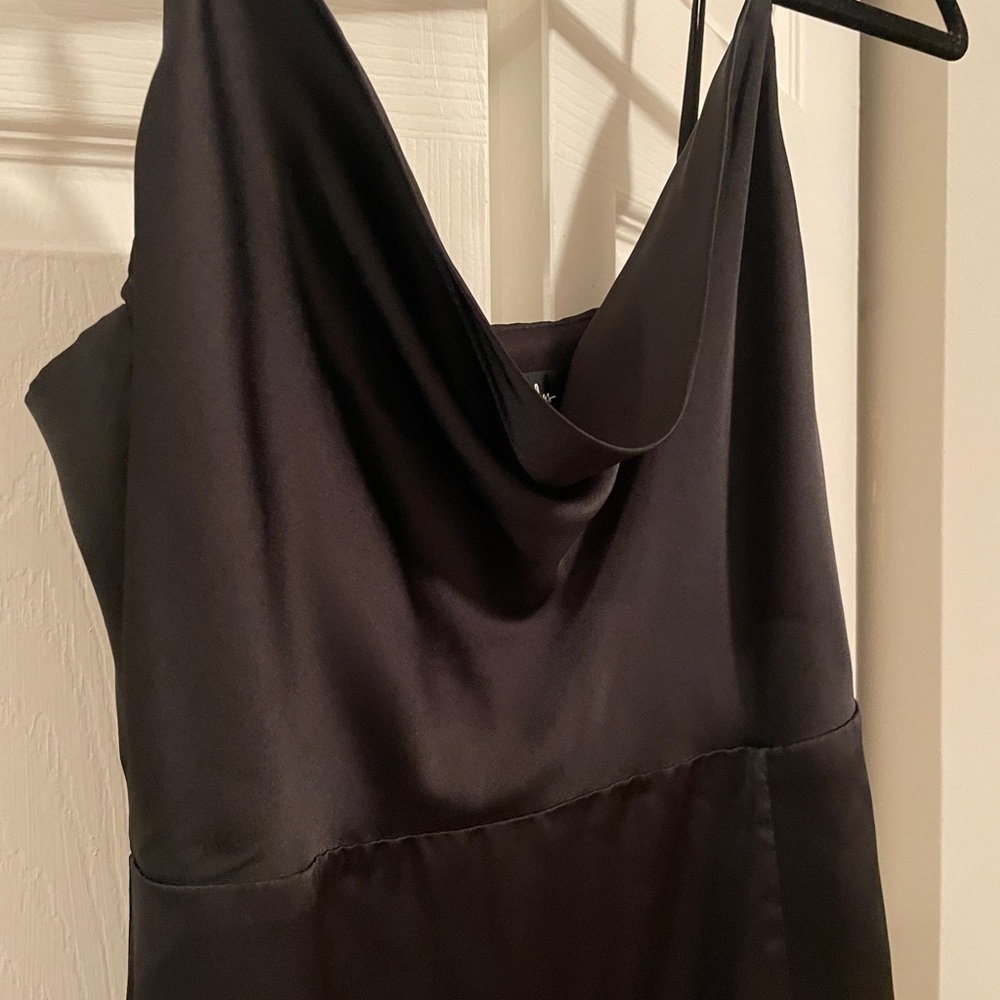 Lulu’s satin gown